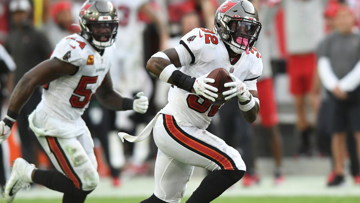 Edwards returns two INT for scores in Bucs win