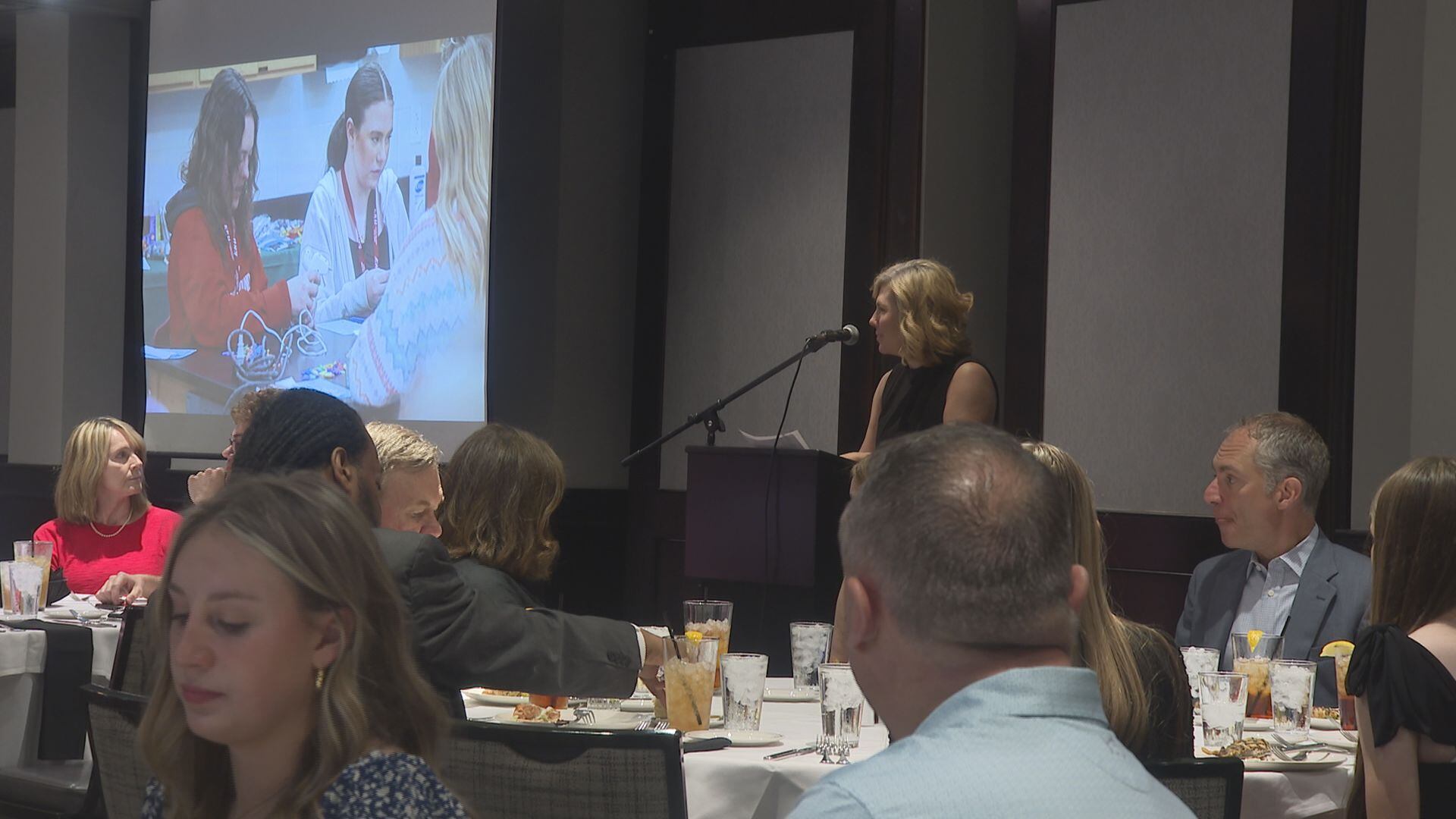 5 Ky. women awarded STEM scholarship honoring legacy of Carol Barr - Vimarsana News