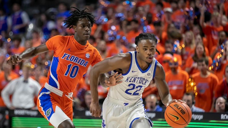 Florida guard Denzel Aberdeen (10) defends against Kentucky guard Cason Wallace (22) during...