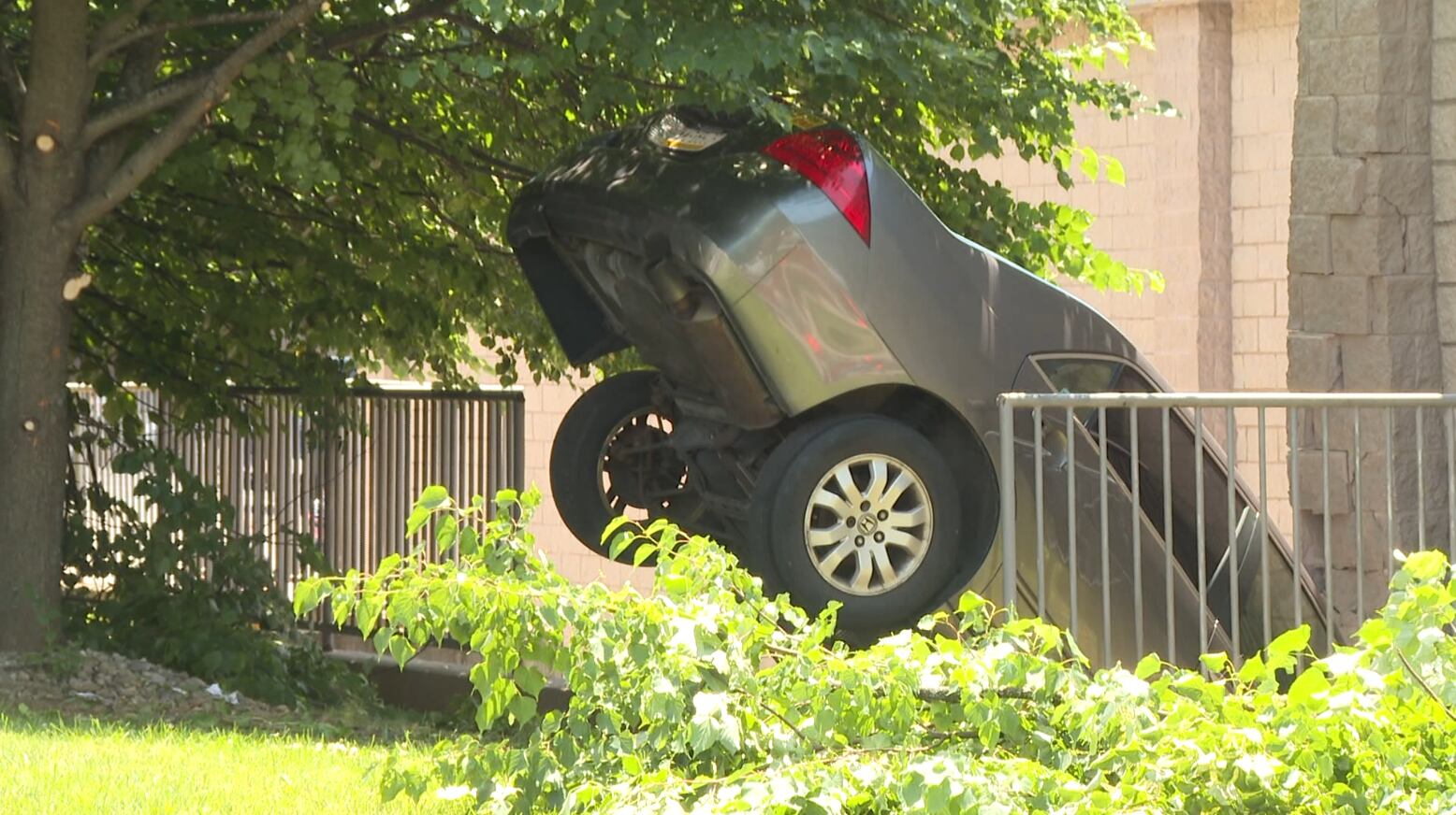 One person taken to hospital after car hits Lexington grocery store - Vimarsana News