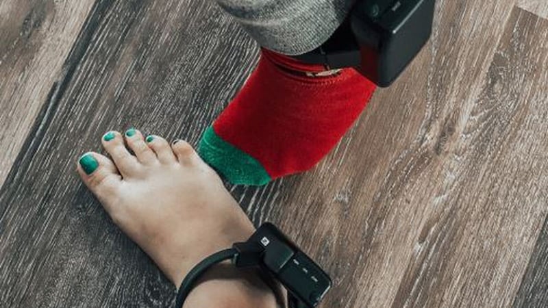 If the Linscotts travel more than 200 feet, their ankle monitors will alert law enforcement.