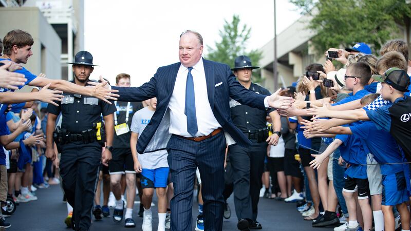 UK coach Mark Stoops is a midseason pick for the Bobby Dodd Coach of the Year Award