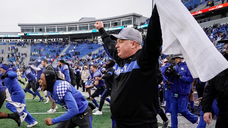 Mark Stoops and UK have signed a new contract extension.